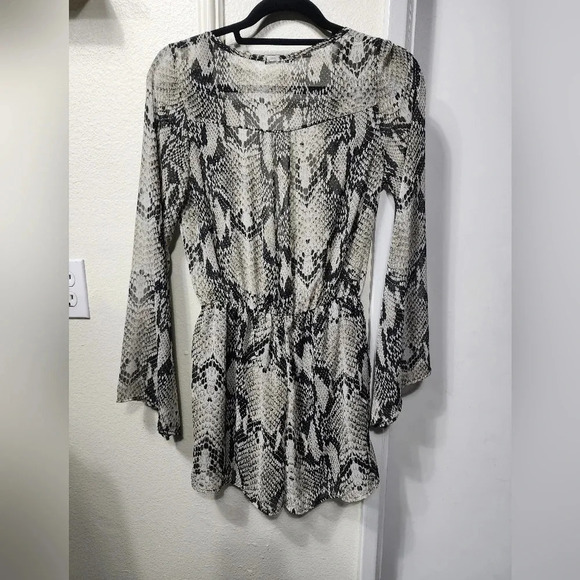 Women's Snake Print Bell Sleeve Romper Sz M Spring Festival Summer Vacation - Picture 6 of 6
